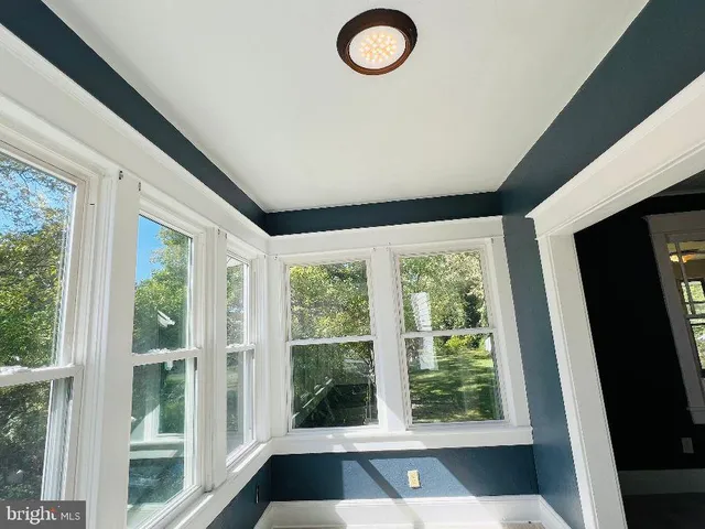 a view of livingroom with furniture