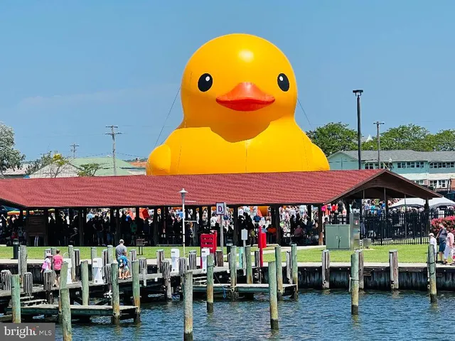 a sign that is sitting on a brick wall