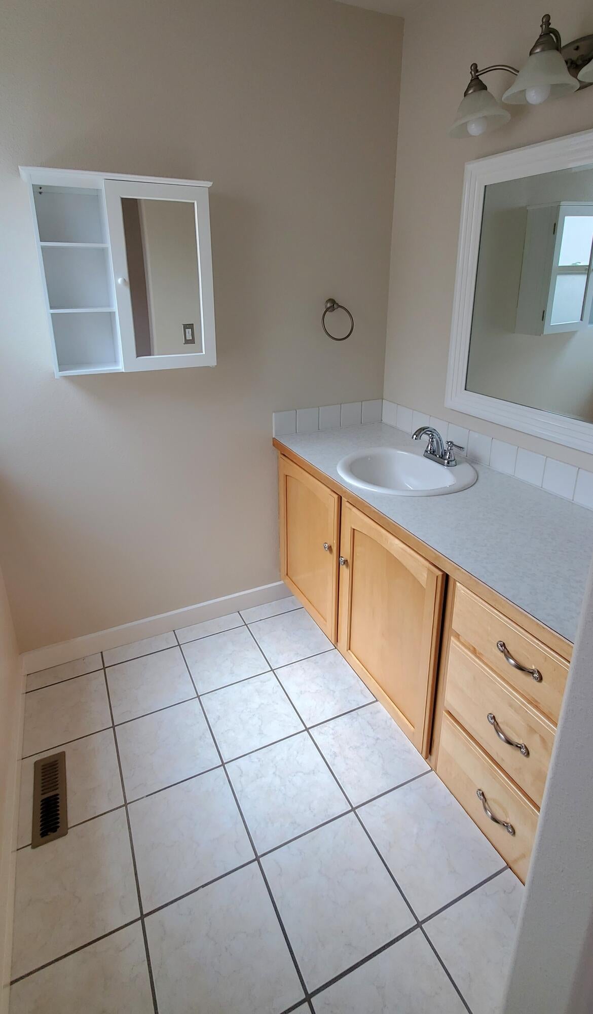 3047 Yellow Ribbon Drive, Unit 1 Bend, OR 97701 - Photo 18 of 38 20230419_232400