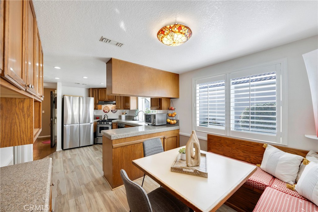 40370 Vía Francisco Murrieta, CA 92562 - Photo 11 of 52 a kitchen with a table and chairs