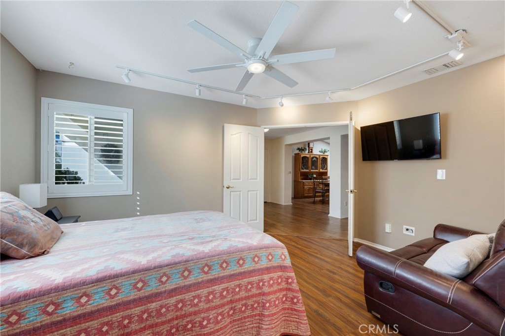 40370 Vía Francisco Murrieta, CA 92562 - Photo 16 of 52 a bedroom with a large bed and a flat screen tv