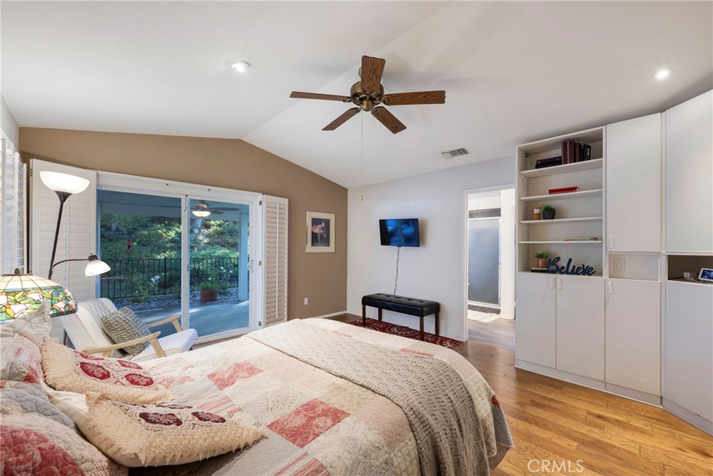 40370 Vía Francisco Murrieta, CA 92562 - Photo 21 of 52 a bedroom with a large bed and a window