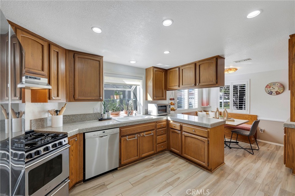 40370 Vía Francisco Murrieta, CA 92562 - Photo 4 of 52 a kitchen with a sink stove and cabinets