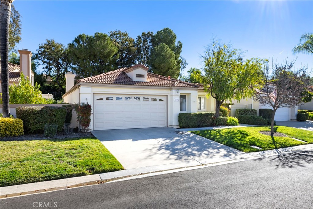 40370 Vía Francisco Murrieta, CA 92562 - Photo 46 of 52 a front view of a house with a garden and plants
