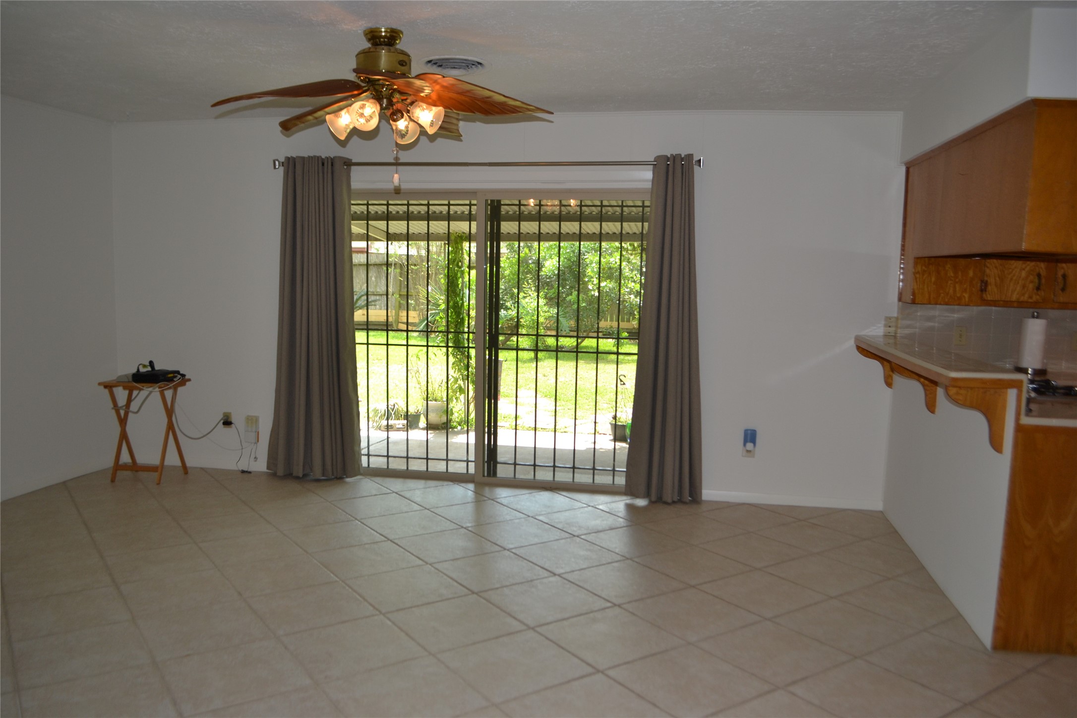 322 Ravenhead Drive Houston, TX 77034 - Photo 8 of 16 a view of an empty room with window
