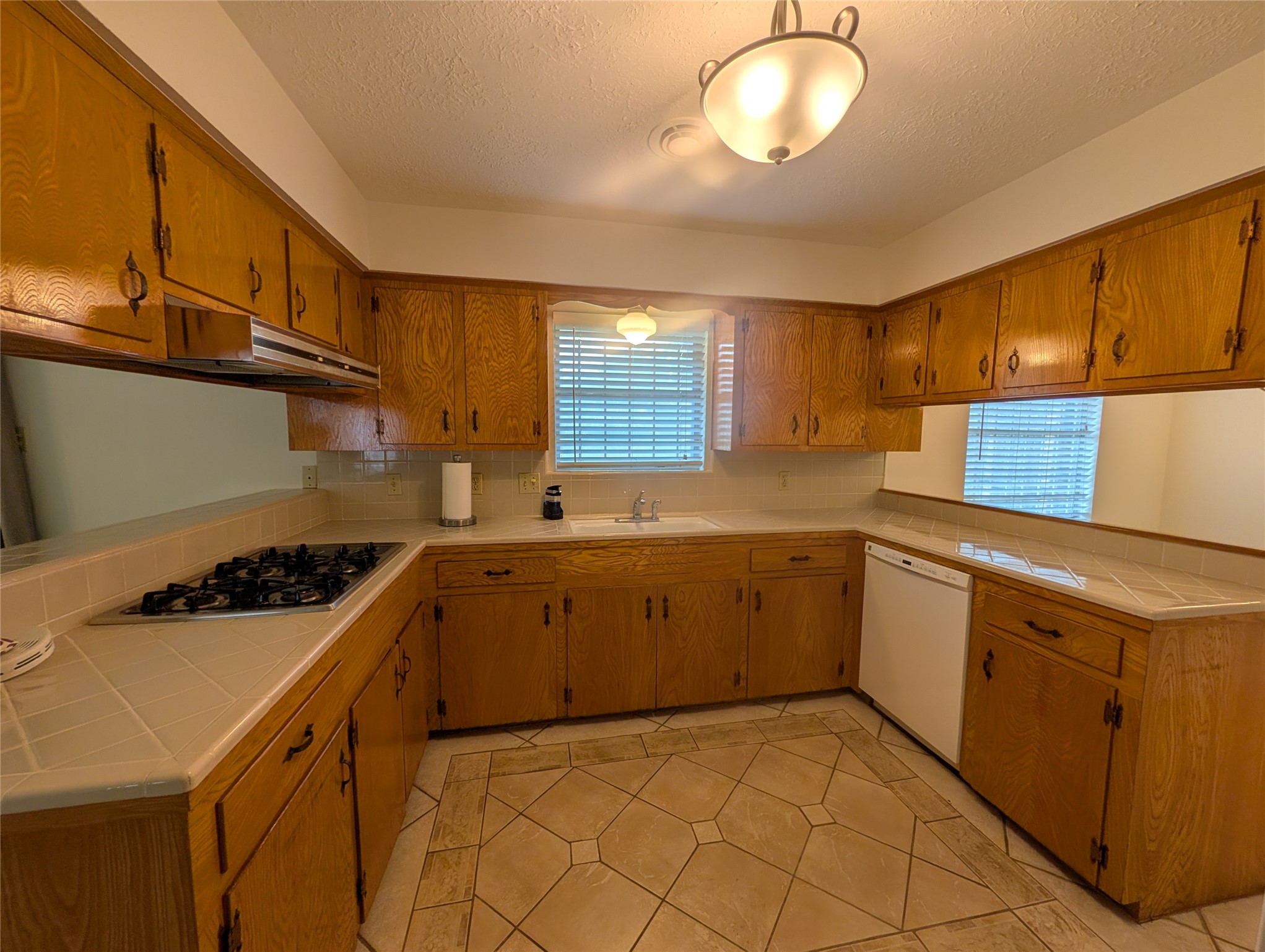 322 Ravenhead Drive Houston, TX 77034 - Photo 9 of 16 a kitchen with a stove a sink and cabinets