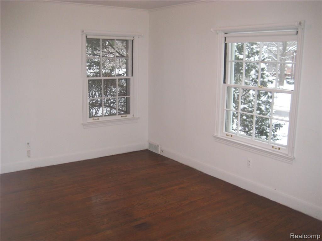 121 Lewiston Road Grosse Pointe, MI 48236 - Photo 12 of 14 IMG_1206.JPG