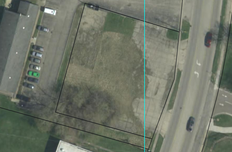 717 North 1st Street DeKalb, IL 60115 - Photo 1 of 3 a bathroom with a shower