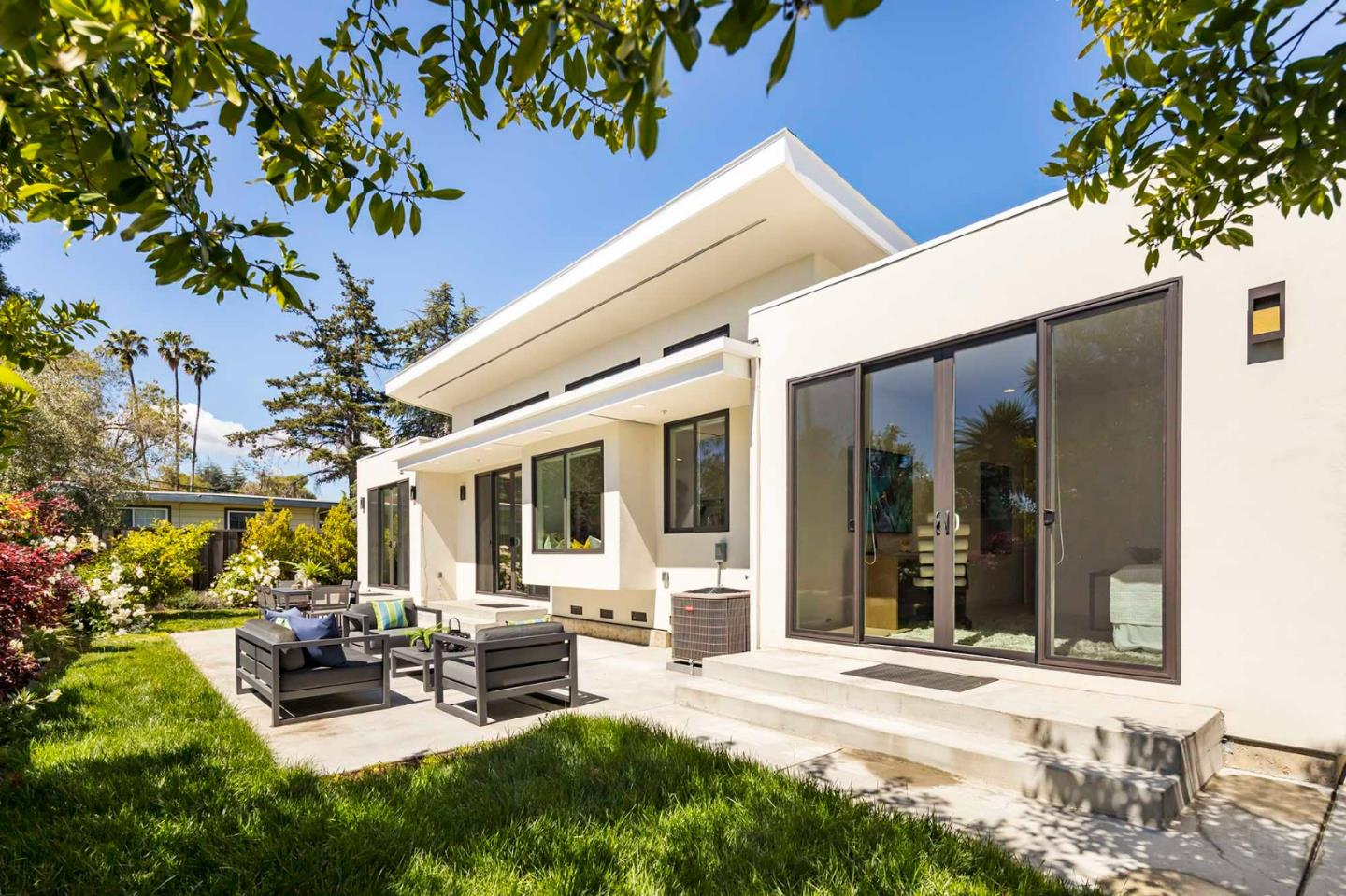 285 West Charleston Road Palo Alto, CA 94306 - Photo 24 of 25 a view of a patio with table and chairs and potted plants