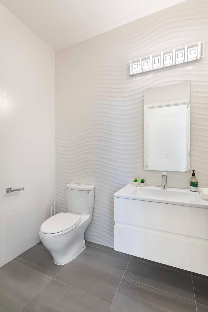 285 West Charleston Road Palo Alto, CA 94306 - Photo 10 of 25 a bathroom with a toilet a sink and mirror
