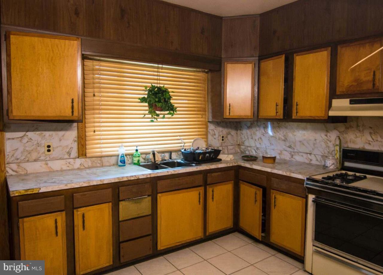 149 North Monastery Avenue Baltimore, MD 21229 - Photo 2 of 4