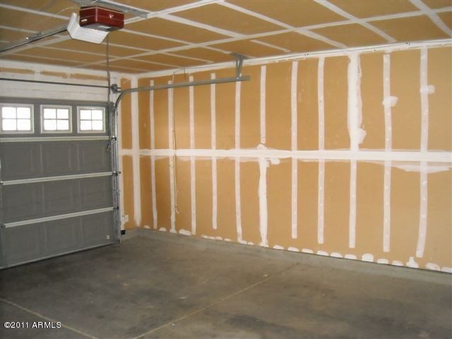 7993 West Hatcher Road Peoria, AZ 85345 - Photo 12 of 12 023-175264 garage
