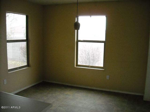 7993 West Hatcher Road Peoria, AZ 85345 - Photo 7 of 12 023-175264 dining