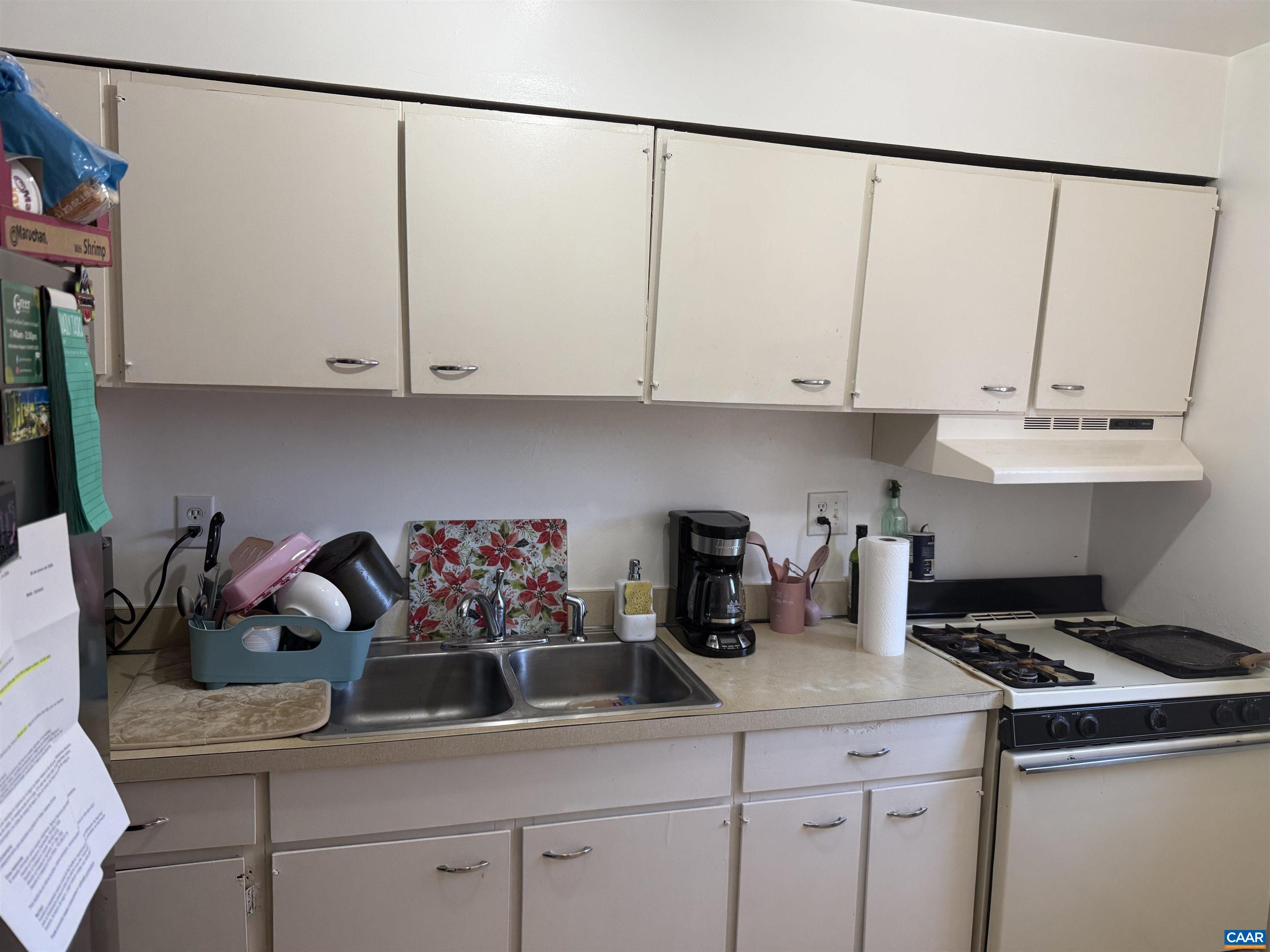 2517 Hydraulic Road, Unit 73 Charlottesville, VA 22901 - Photo 2 of 11 Spacious kitchen