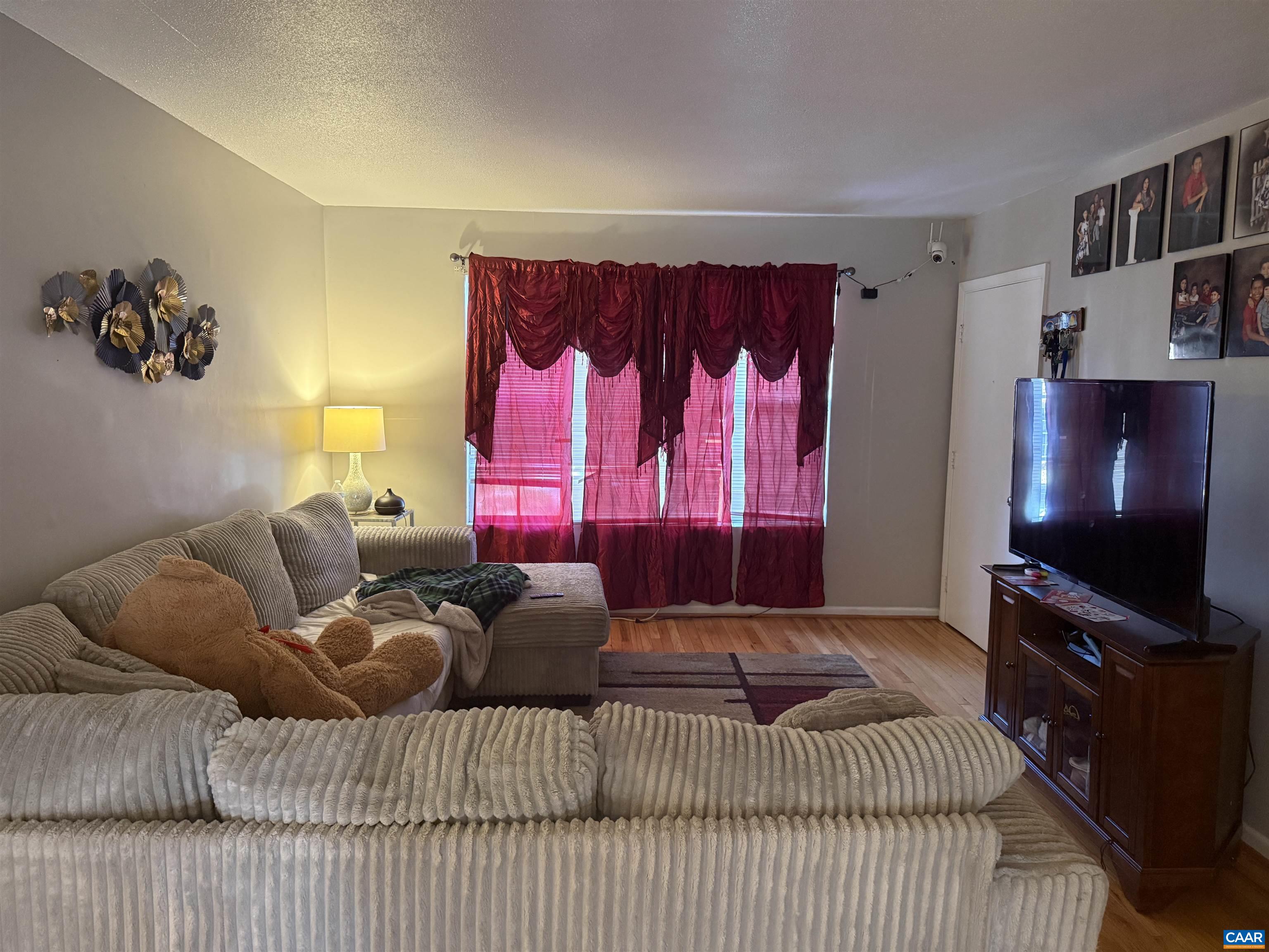 2517 Hydraulic Road, Unit 73 Charlottesville, VA 22901 - Photo 5 of 11 Large family room