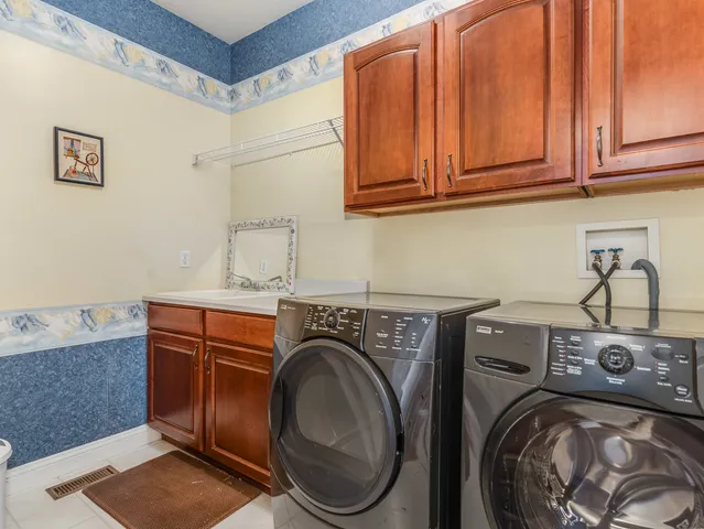 $369,900 | 688 Fox Hollow Court, DeKalb, IL 60115