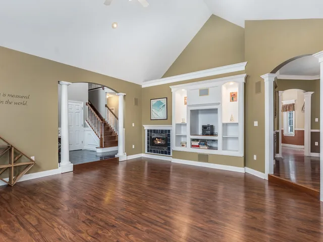 $369,900 | 688 Fox Hollow Court, DeKalb, IL 60115