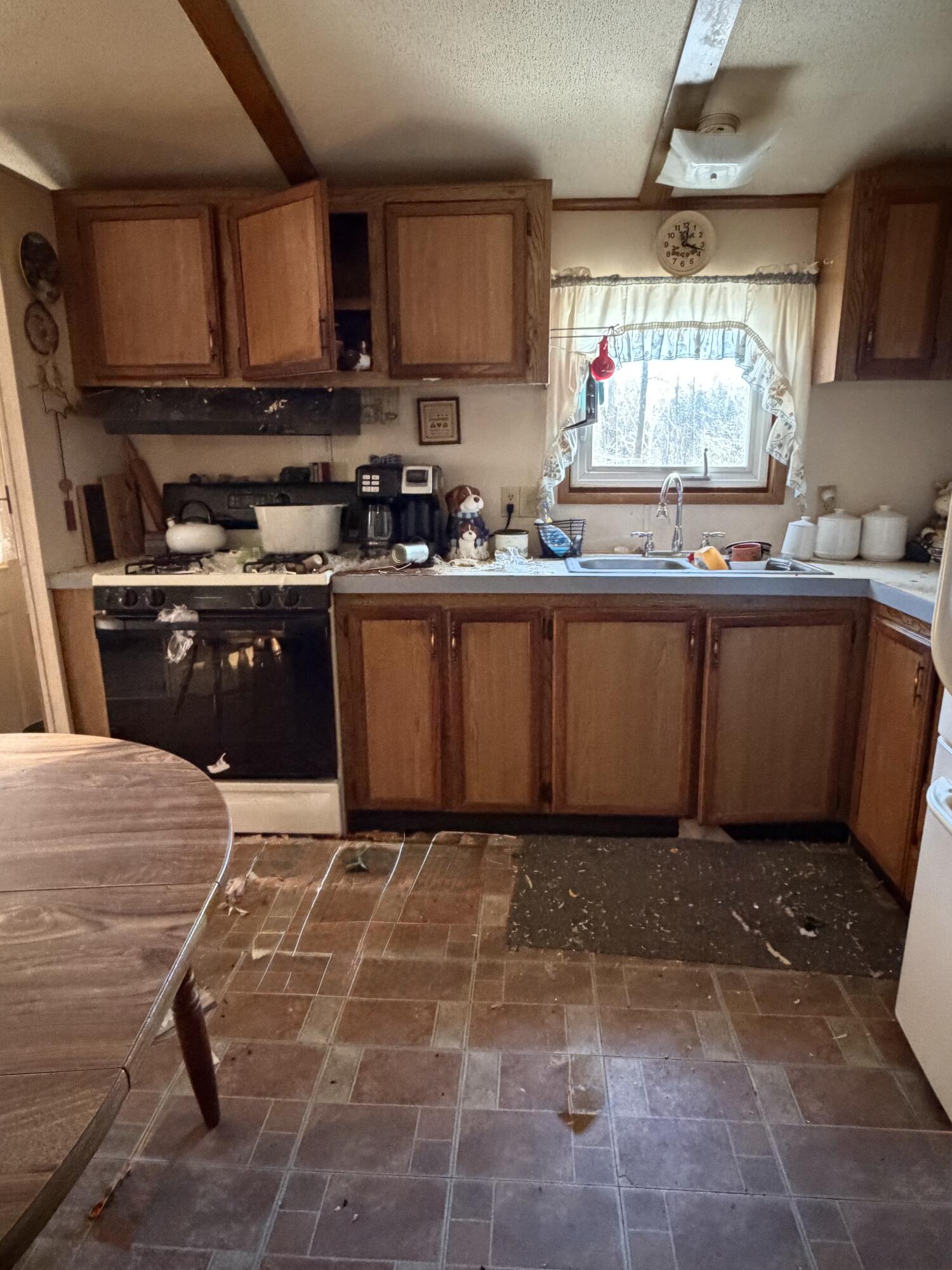 127 Darnit Road Buckfield, ME 04220 - Photo 4 of 12 127 Darnit Kit2