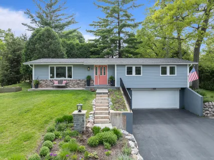 $825,000 | 860 Trails End Drive, Fontana, WI 53125