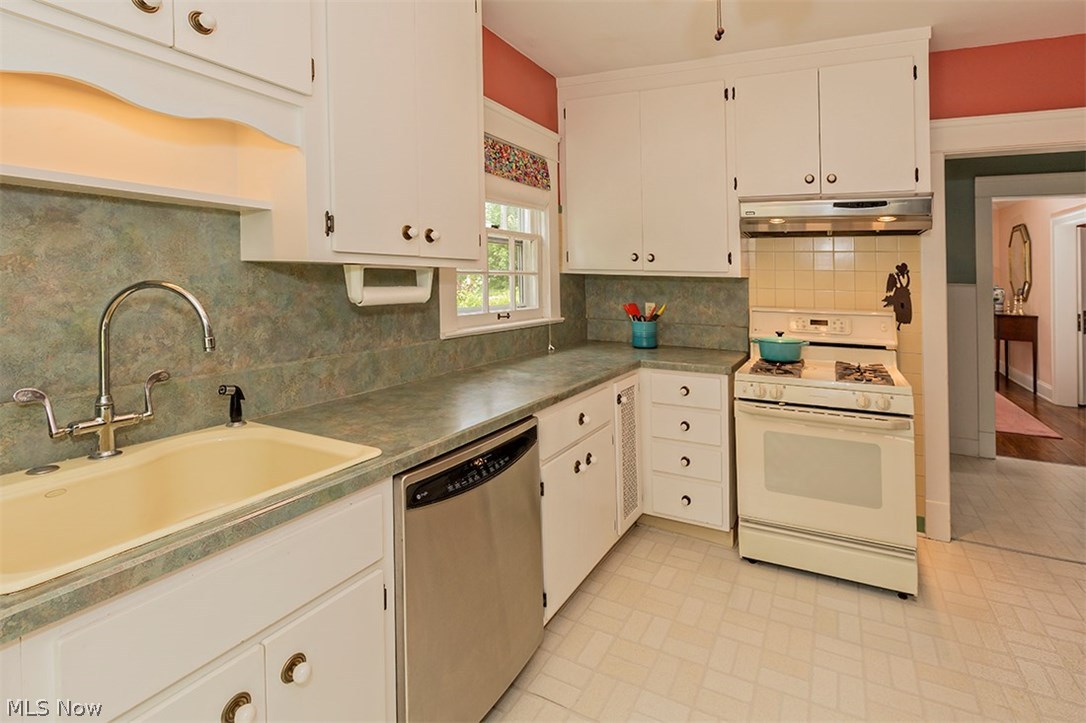 3068 Huntington Road Cleveland, OH 44120 - Photo 9 of 23 Gallery Image 9