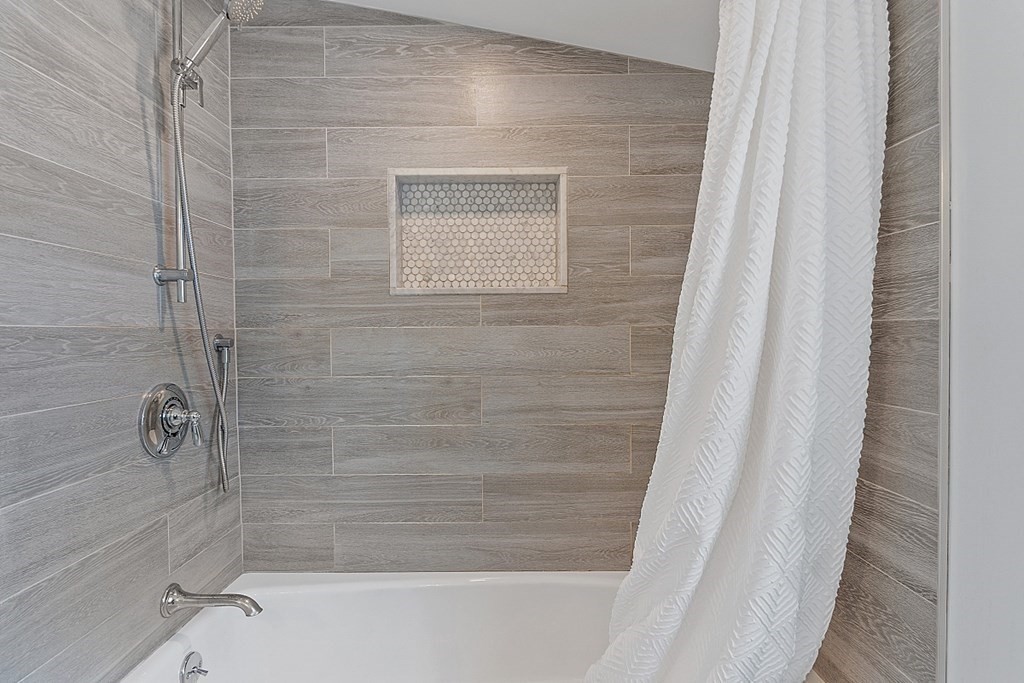 27 Colonial Road Peabody, MA 01960 - Photo 18 of 39 Gallery Image 18