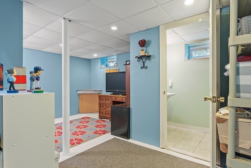 27 Colonial Road Peabody, MA 01960 - Photo 22 of 39 Gallery Image 22