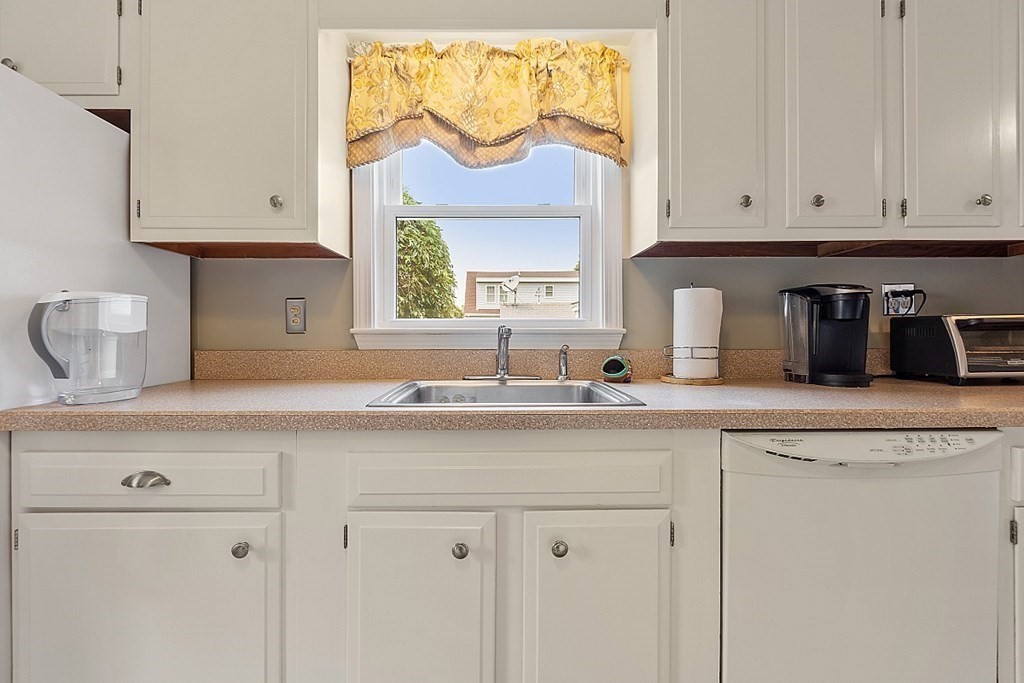 27 Colonial Road Peabody, MA 01960 - Photo 9 of 39 Gallery Image 9