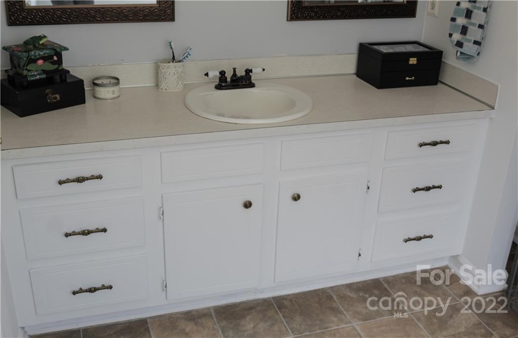 4752 Musket Way Conover, NC 28613 - Photo 7 of 11 Gallery Image 7