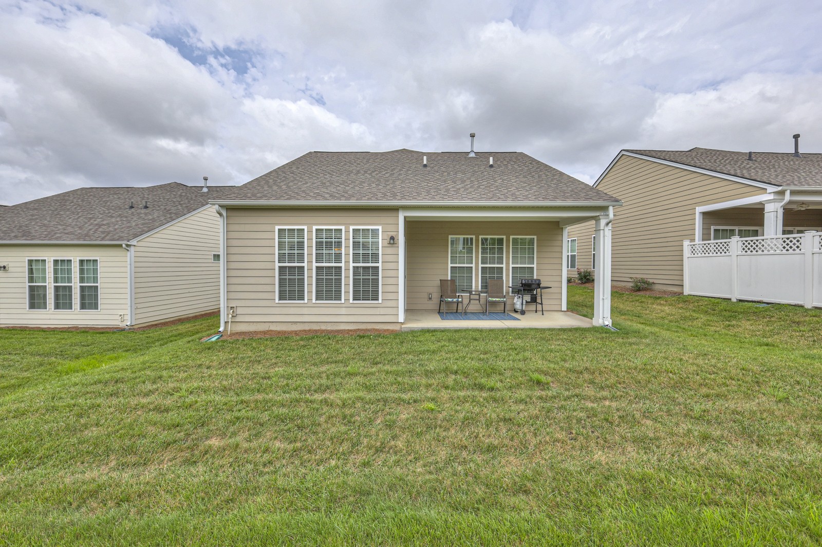 411 Independence Street Mount Juliet, TN 37122 - Photo 33 of 39 front view of a house with a garden
