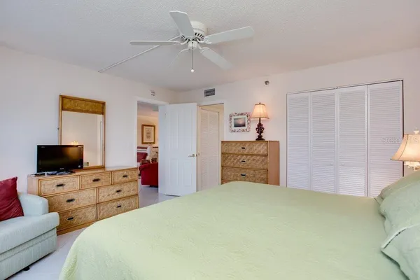 $2,975 | 1001 Benjamin Franklin Drive, Unit 404, Sarasota, FL 34236