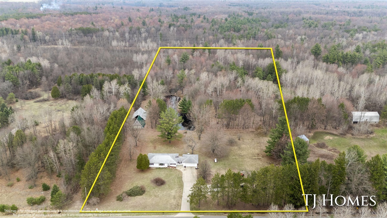 5818 East Sternberg Road Fruitport, MI 49415 - Photo 1 of 45