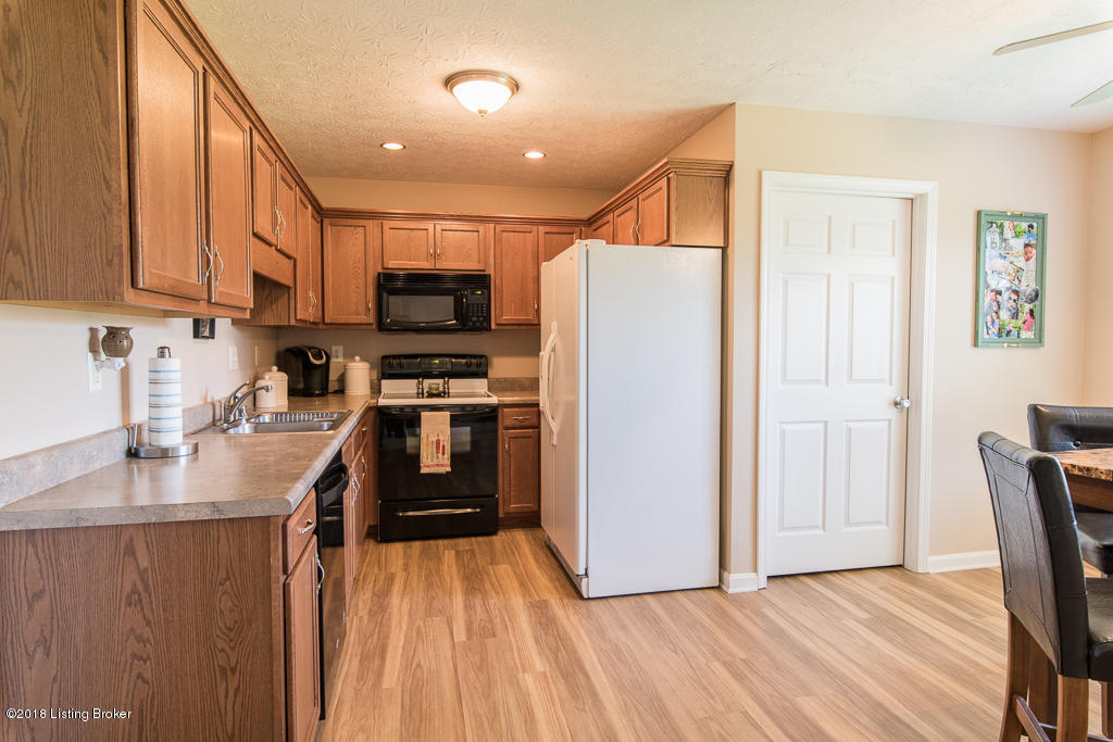 7322 Quindero Run Road Louisville, KY 40228 - Photo 11 of 29 DSC_3407