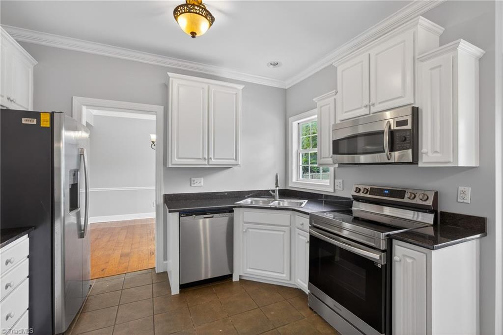 3913 Melco Court High Point, NC 27265 - Photo 6 of 20
