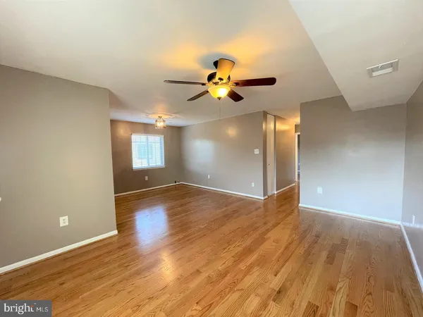 $2,100 | 8407 Orinda Court, Unit 282, Alexandria, VA 22309