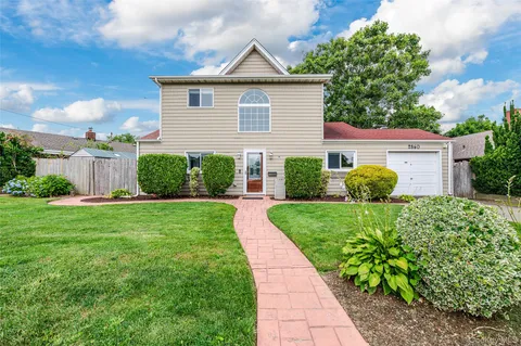 $789,000 | 2860 Sunnybrook Drive West, Oceanside, NY 11572