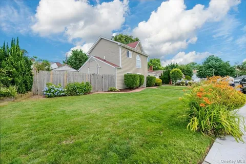 $789,000 | 2860 Sunnybrook Drive West, Oceanside, NY 11572