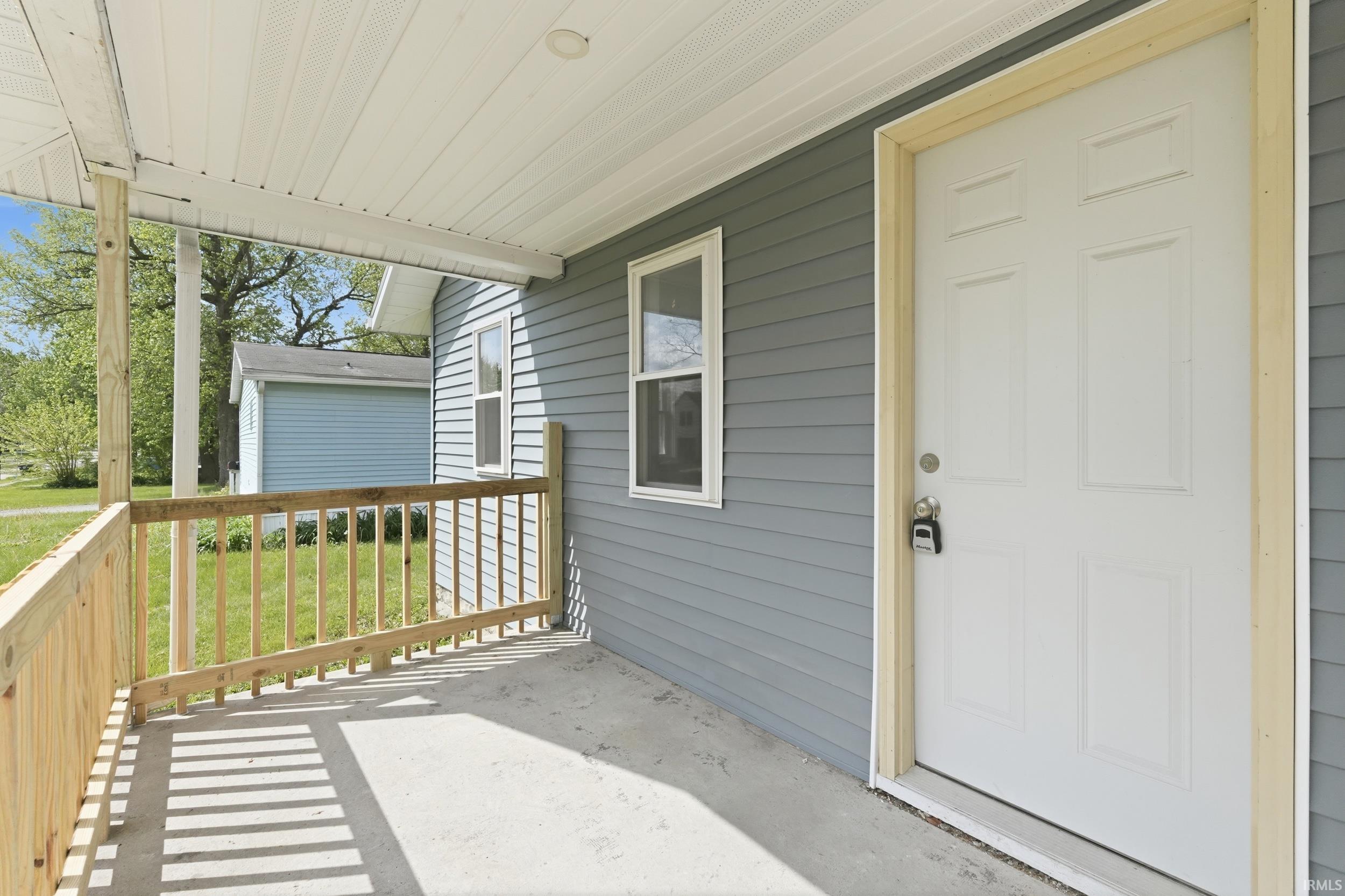 6904 Elzey Street Fort Wayne, IN 46809 - Photo 3 of 32
