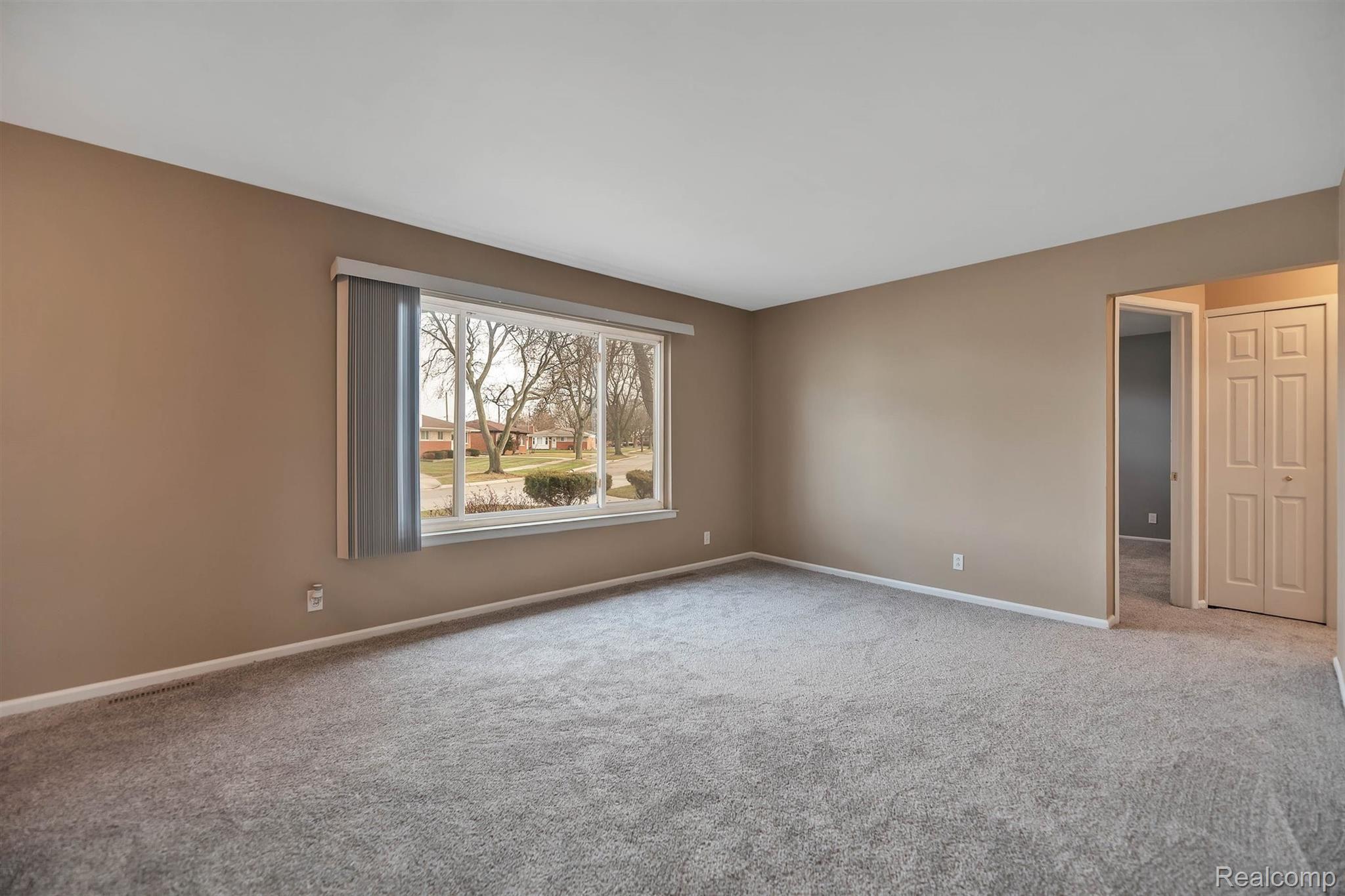 32757 Ridgefield Avenue Warren, MI 48088 - Photo 18 of 46 19-32757 Ridgefield Ave-WindowStill.jpg