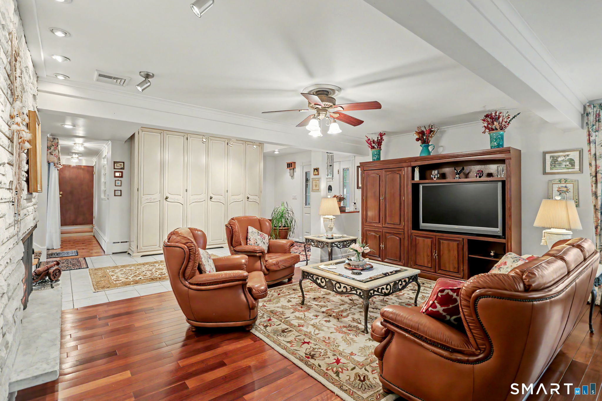 17 Little Plain Road Trumbull, CT 06611 - Photo 9 of 37 Gallery Image 9