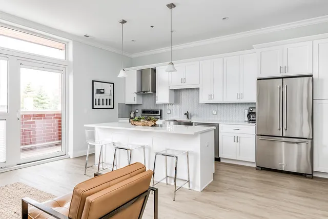 $2,895 | 7652 Madison Street, Unit 201, Forest Park, IL 60130