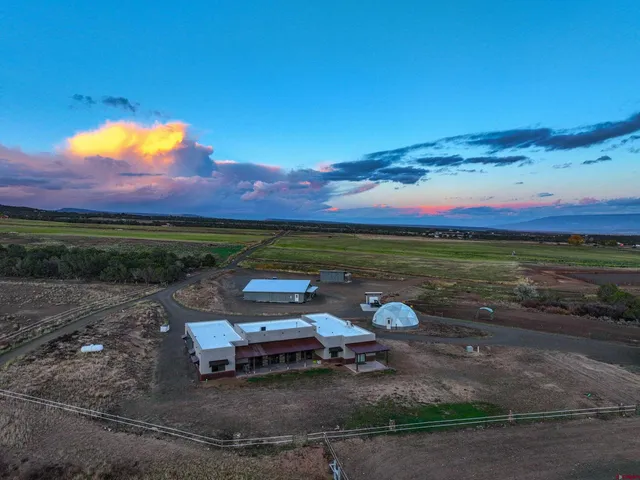 a view of a bench in middle of the field