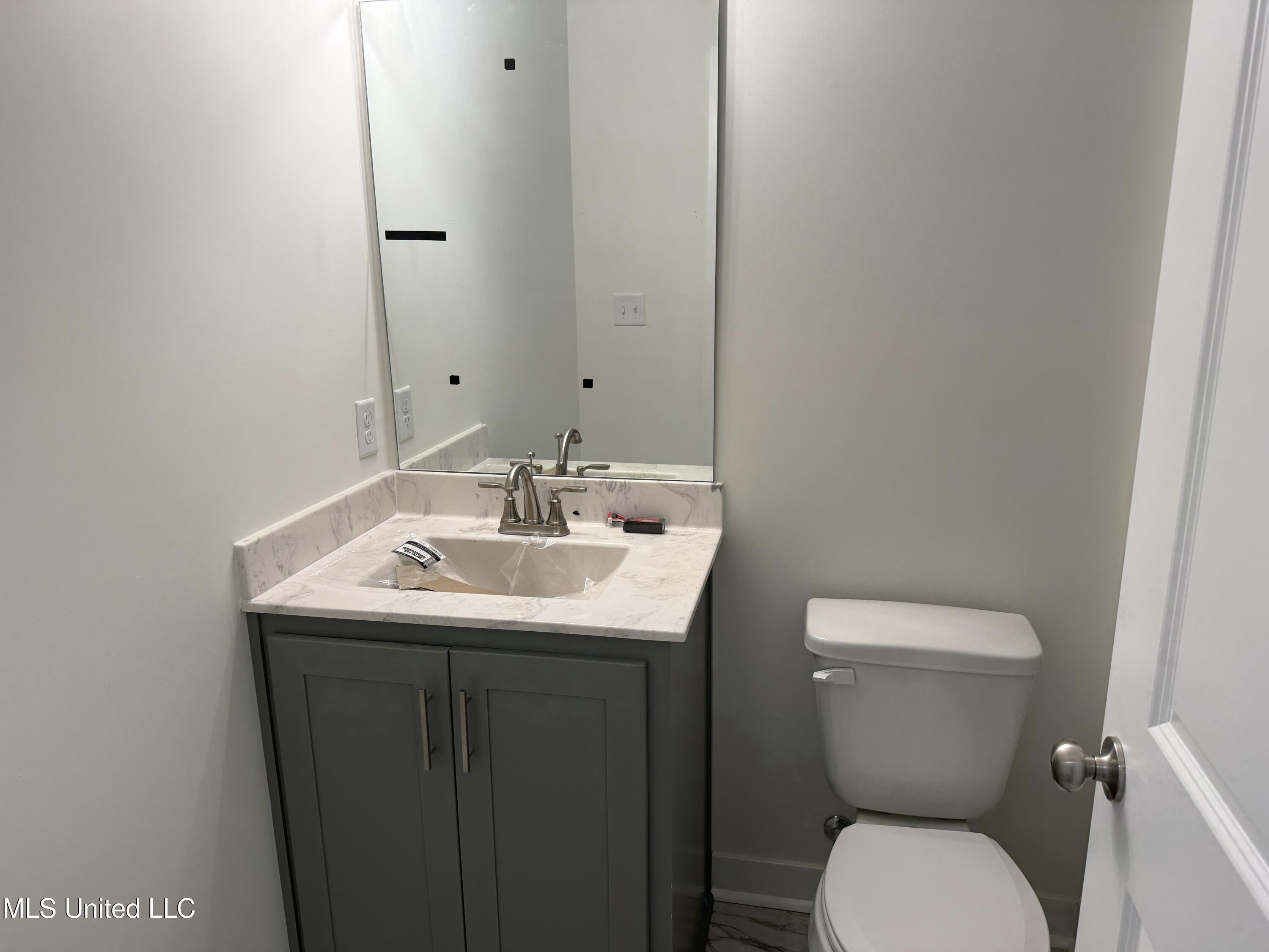 6588 Boxley Pointe, Unit POINTE Walls, MS 38680 - Photo 10 of 15 Bathroom