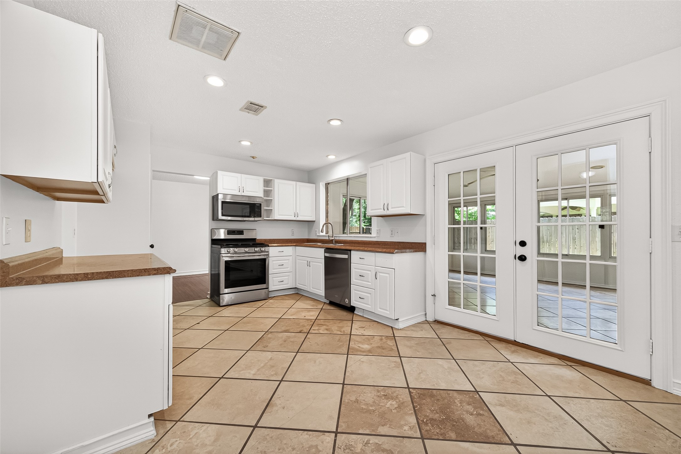 42 Rockridge Drive Spring, TX 77381 - Photo 14 of 39 French doors lead to enclosed back patio.