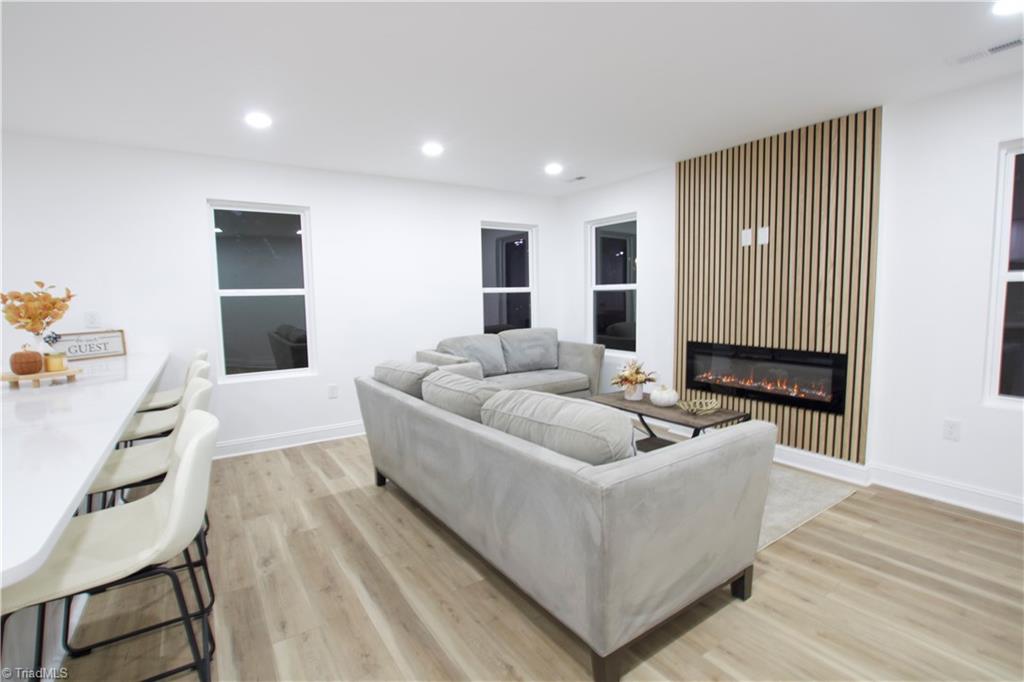 909 Sharon Street High Point, NC 27260 - Photo 5 of 18