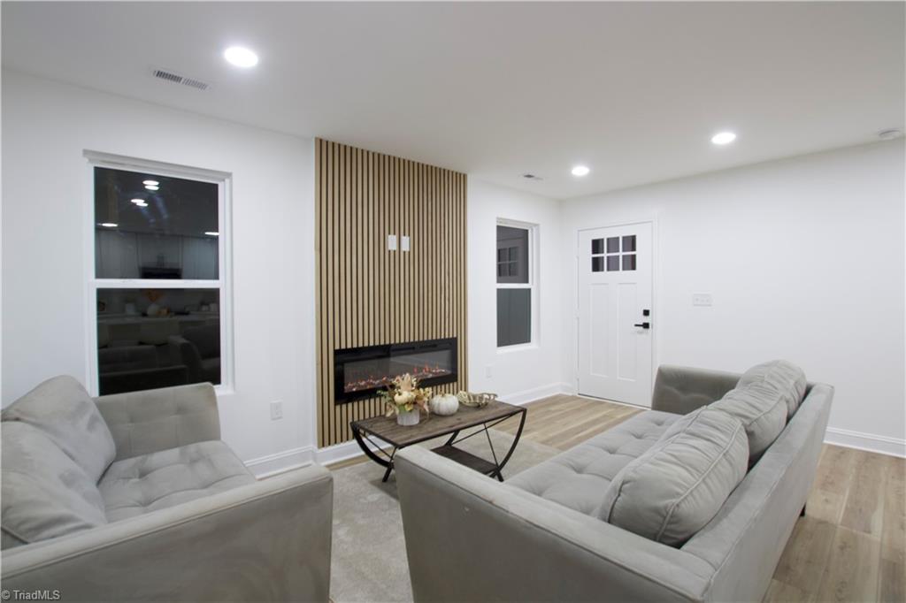 909 Sharon Street High Point, NC 27260 - Photo 7 of 18