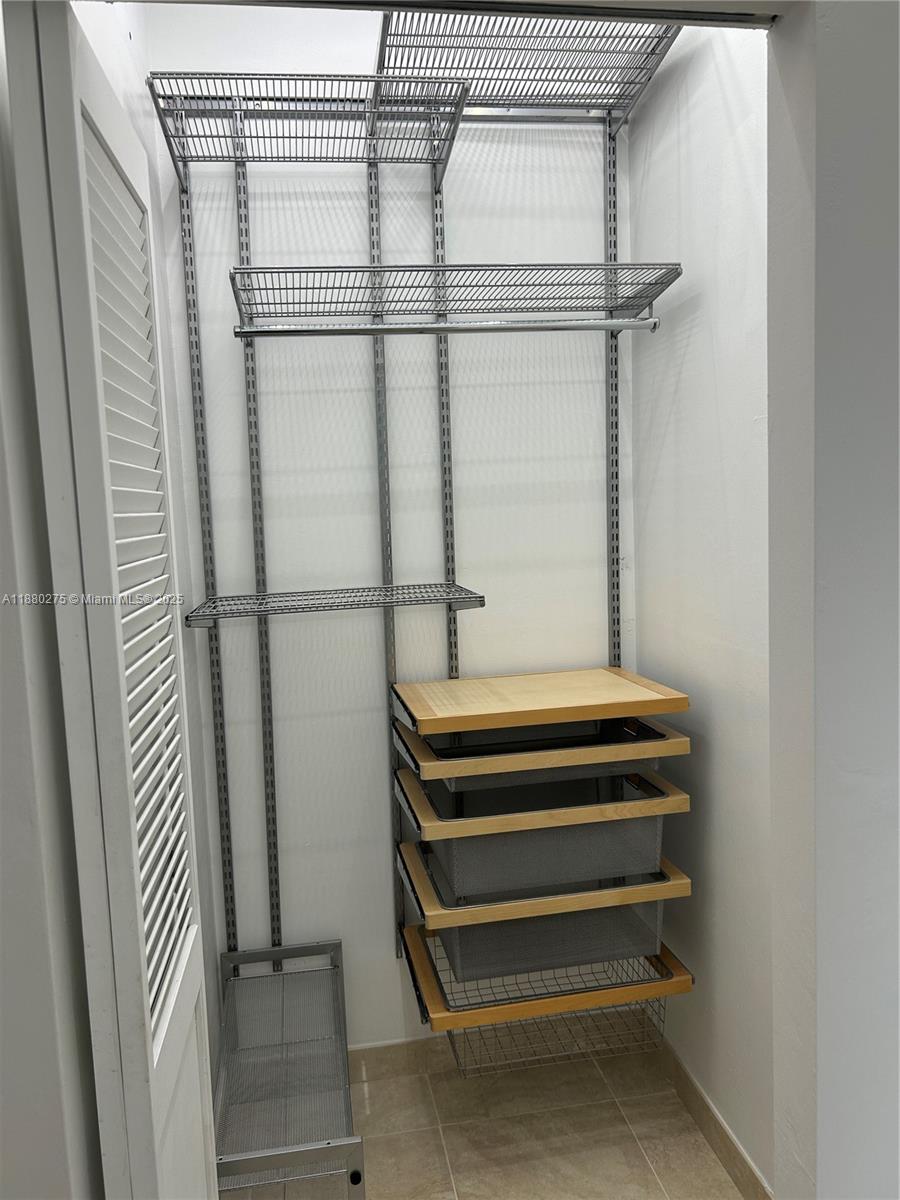 251 Crandon Boulevard, Unit 424 Key Biscayne, FL 33149 - Photo 19 of 22 a bathroom with a glass door