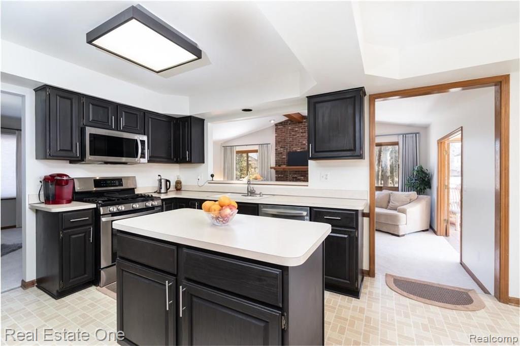 1312 Kingspath Drive Rochester Hills, MI 48306 - Photo 6 of 24