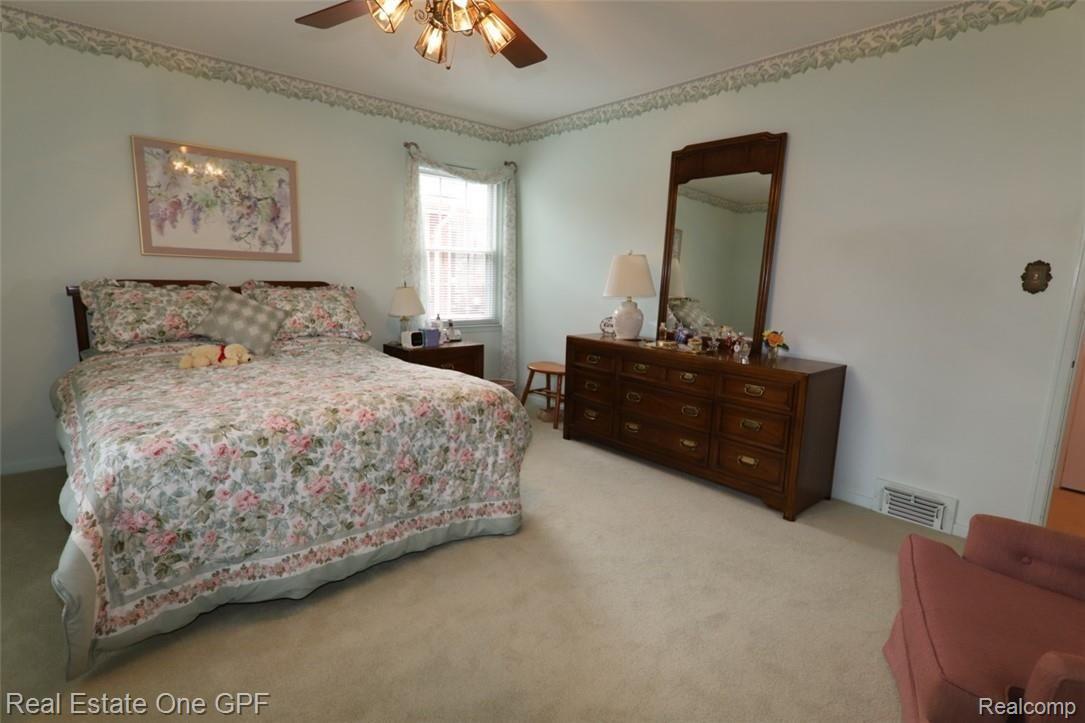 416 Lexington Road Grosse Pointe, MI 48236 - Photo 8 of 19 8 IMG_0473.JPG