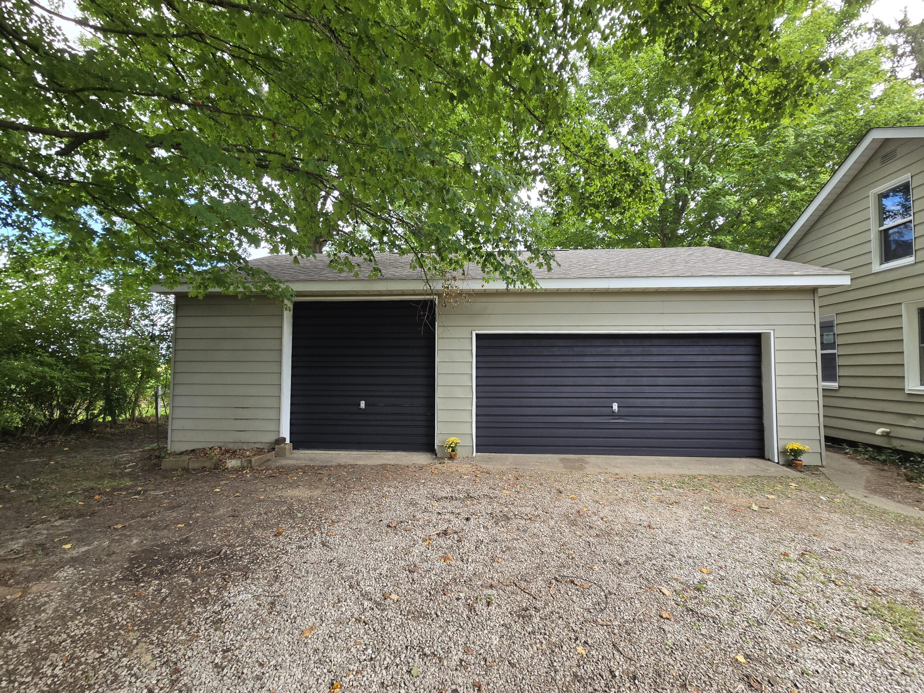 6167 East Becht Road Coloma, MI 49038 - Photo 2 of 32 Barn
