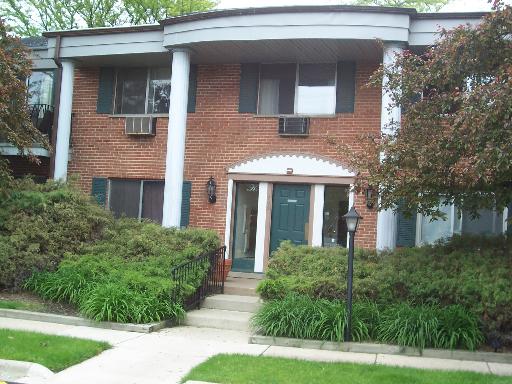 702 East Algonquin Road, Unit 109 Arlington Heights, IL 60005 - Photo 1 of 13
